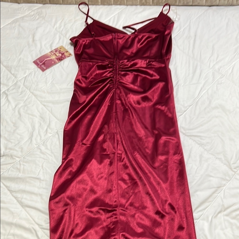 Elegant Red Satin Dress - Picture 2 of 3